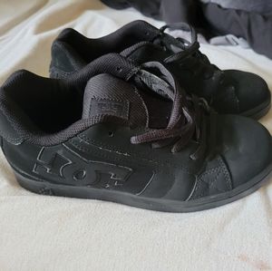 Black DC skate shoes